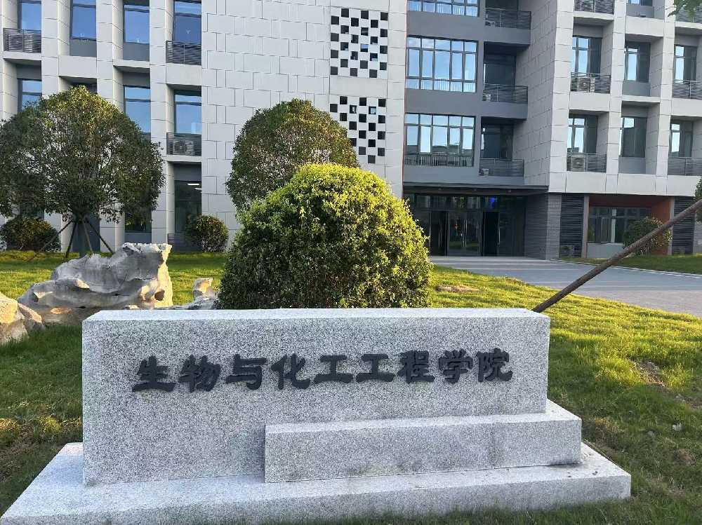 昌江黎族自治县扬州职业大学体育场高杆灯项目